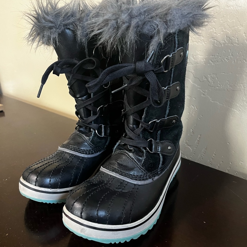 Girl Sorel Size 4 Winter Boots